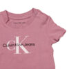 t-shirt per bambini primi mesi di Calvin Klein in jersey rosa cipria maniche corte - immagine 3